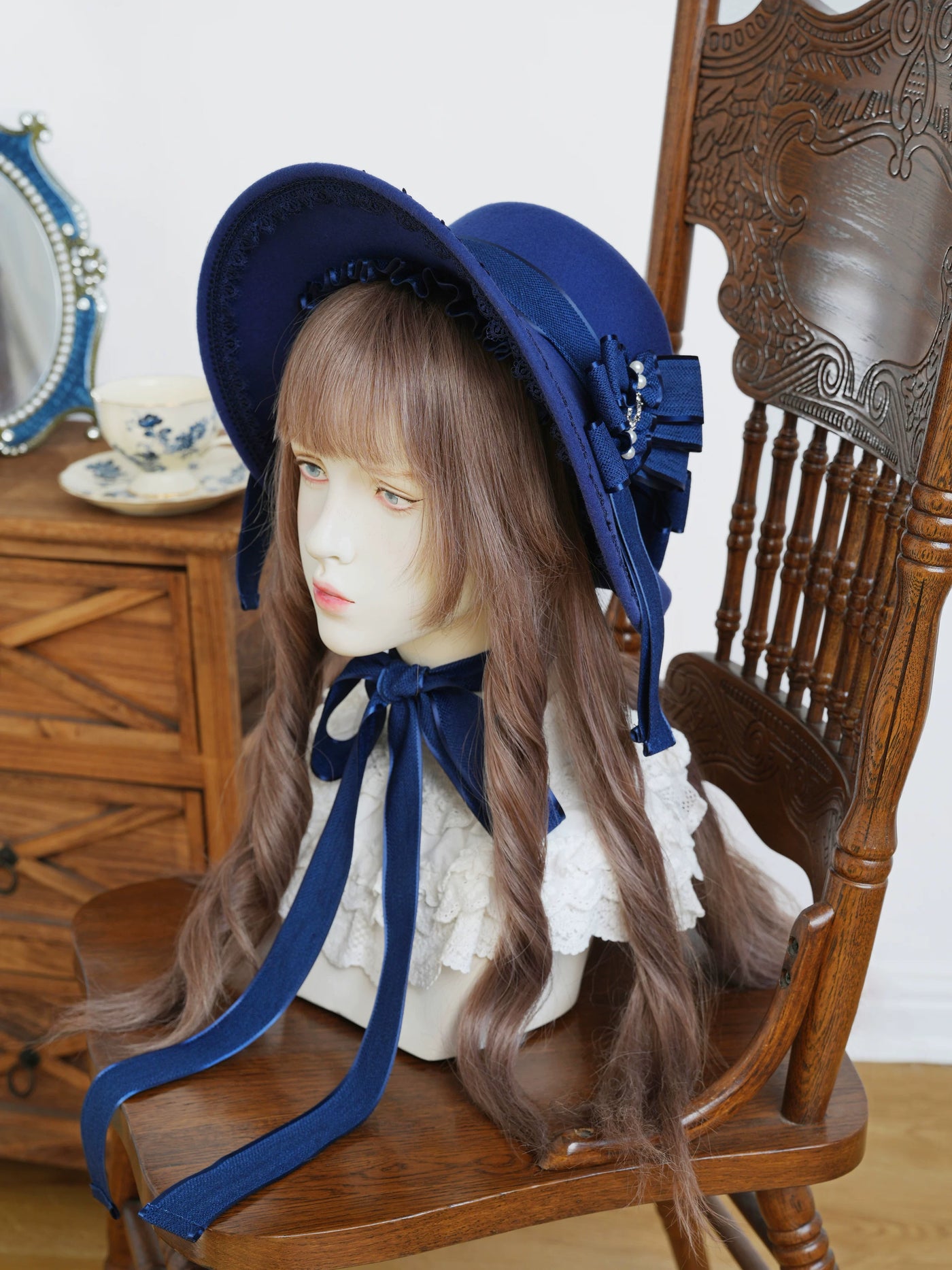 Star Box - Pearl Lady - Broad-Brim Bonnet with a Side Bow