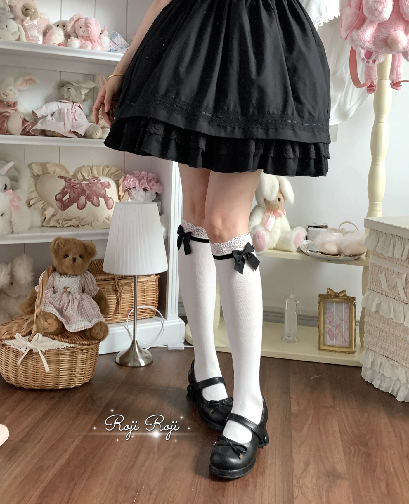 ROJI Doll-Style Lace Bow Lolita Socks – detail view 9