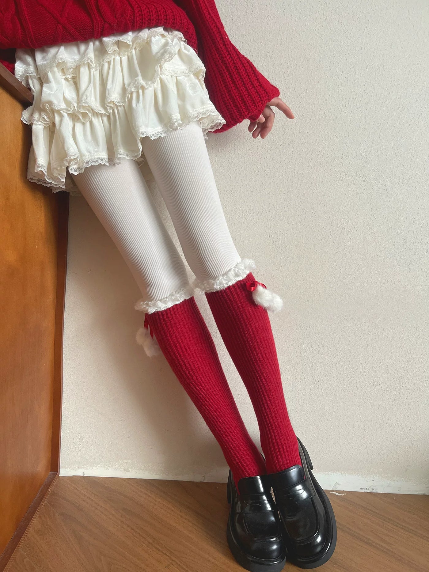 Sock Noble - Winter Scarlet - Scrunch socks with curly white trim