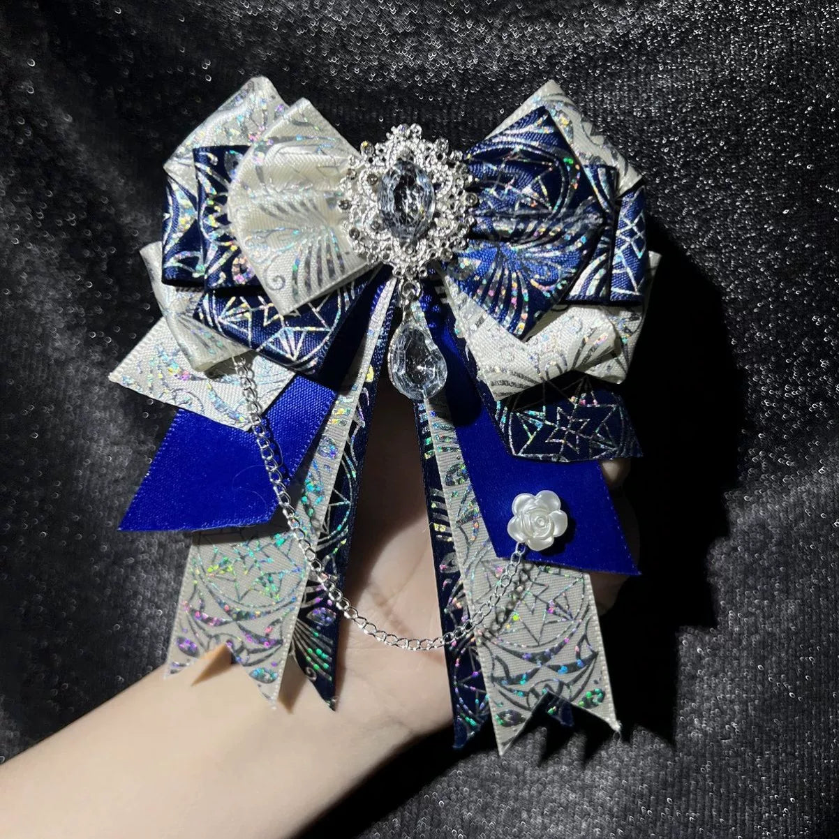 xxc230589 - Snowflake Diamond Bow - Layered bow brooch with a dangling chain