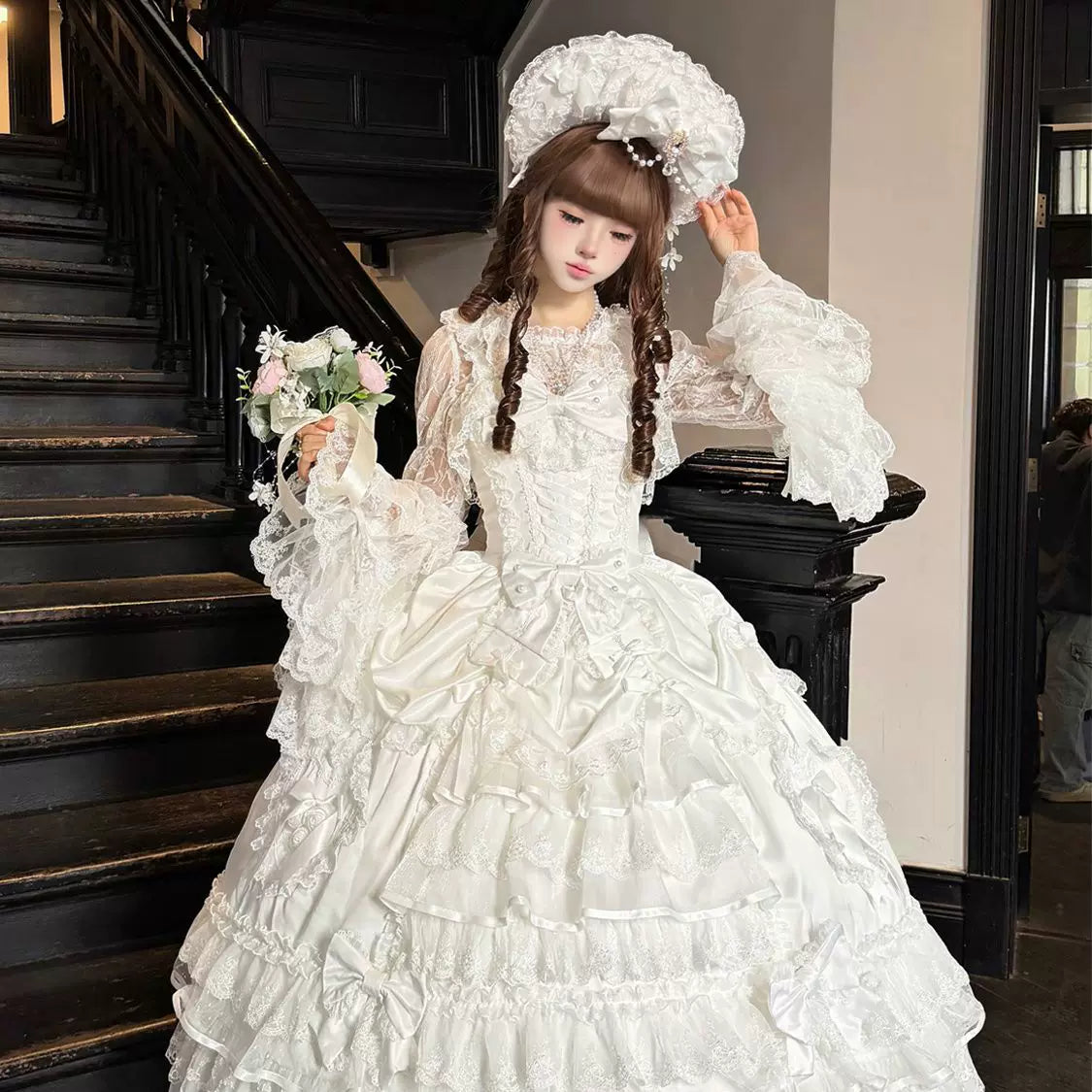 Lady Han Bridal Sweet JSK dress with curtain poem design, featuring intricate lace and elegant floral details.