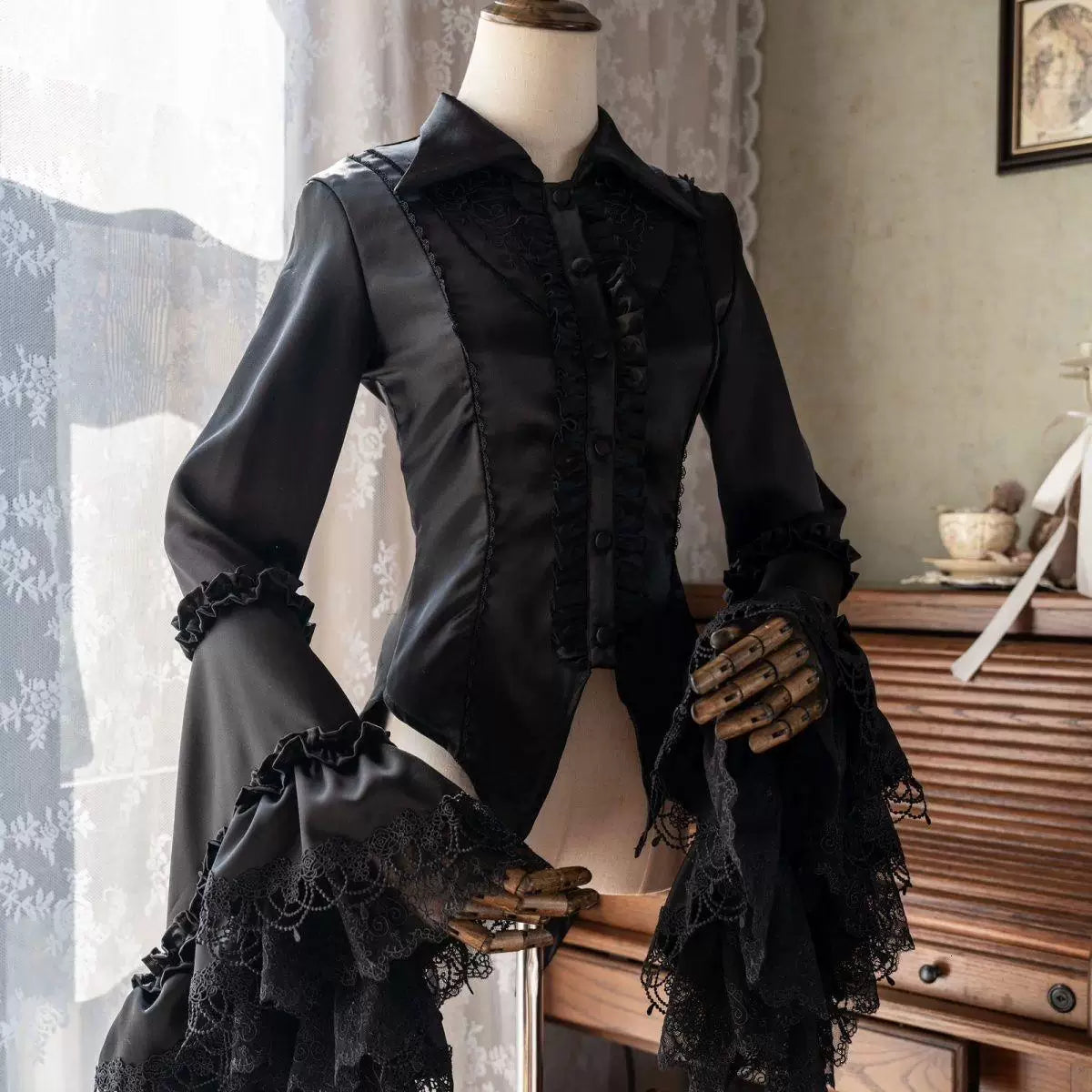 Sweetheart Dream Machine - Hime Sleeve - Long-Sleeve Blouse with Lace-Trimmed Bell Sleeves