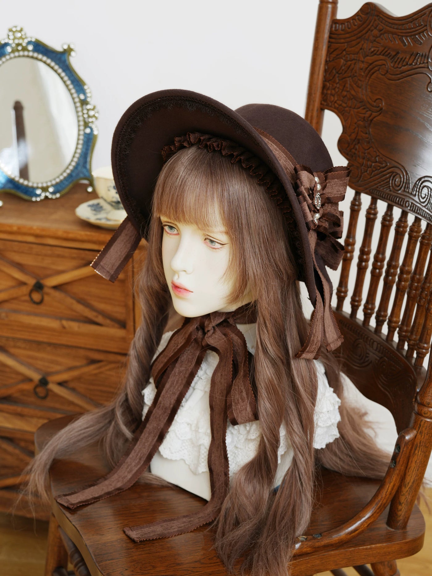 Star Box - Pearl Lady - Broad-Brim Bonnet with a Side Bow