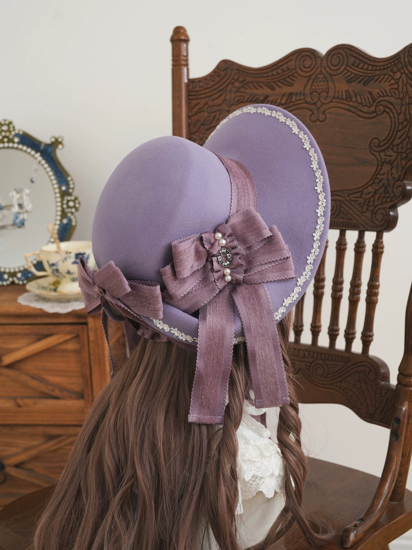 Star Box - Pearl Lady - Broad-Brim Bonnet with a Side Bow