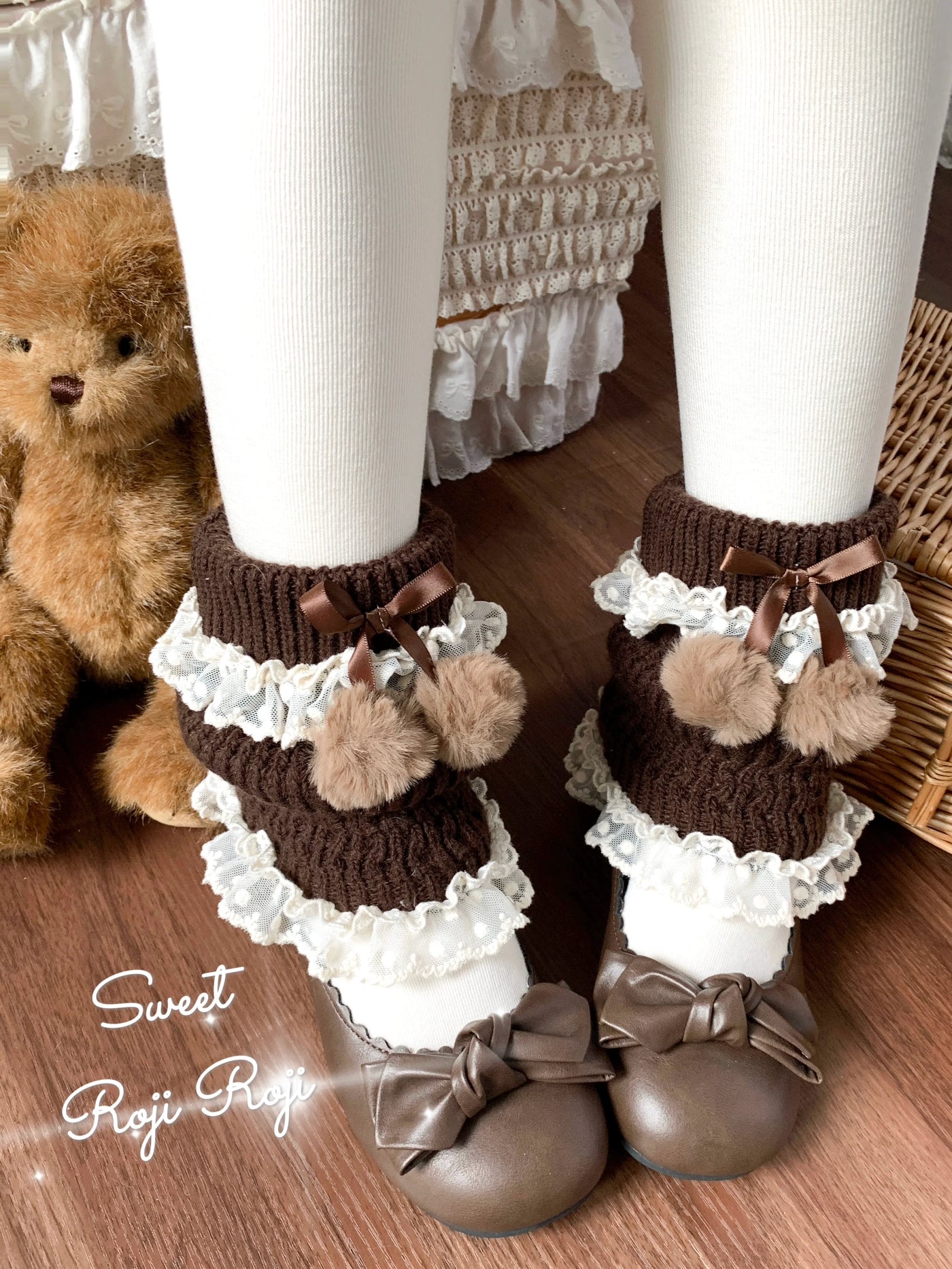 Roji Roji - Kawaii Lolita Leg Warmers - Pom-Pom Accented Bow Socks
