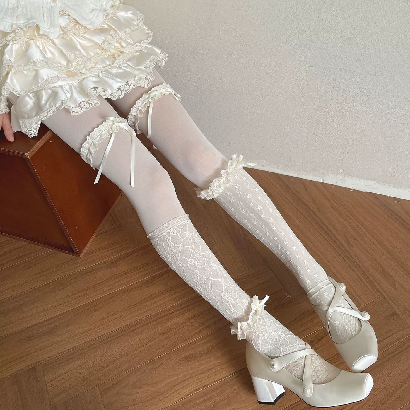 Sock Noble - Lace Layer - Tights with fishnet mesh and lace leg bands