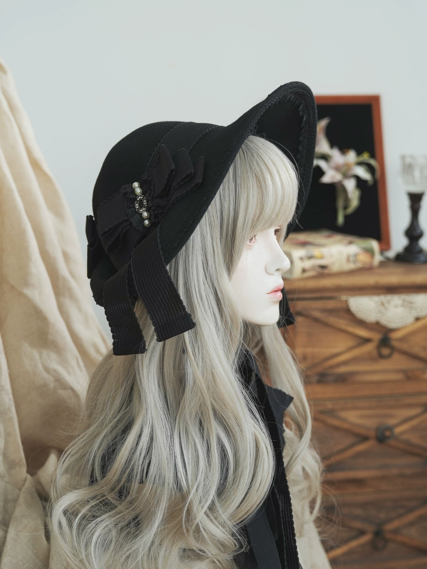 Star Box - Pearl Lady - Broad-Brim Bonnet with a Side Bow