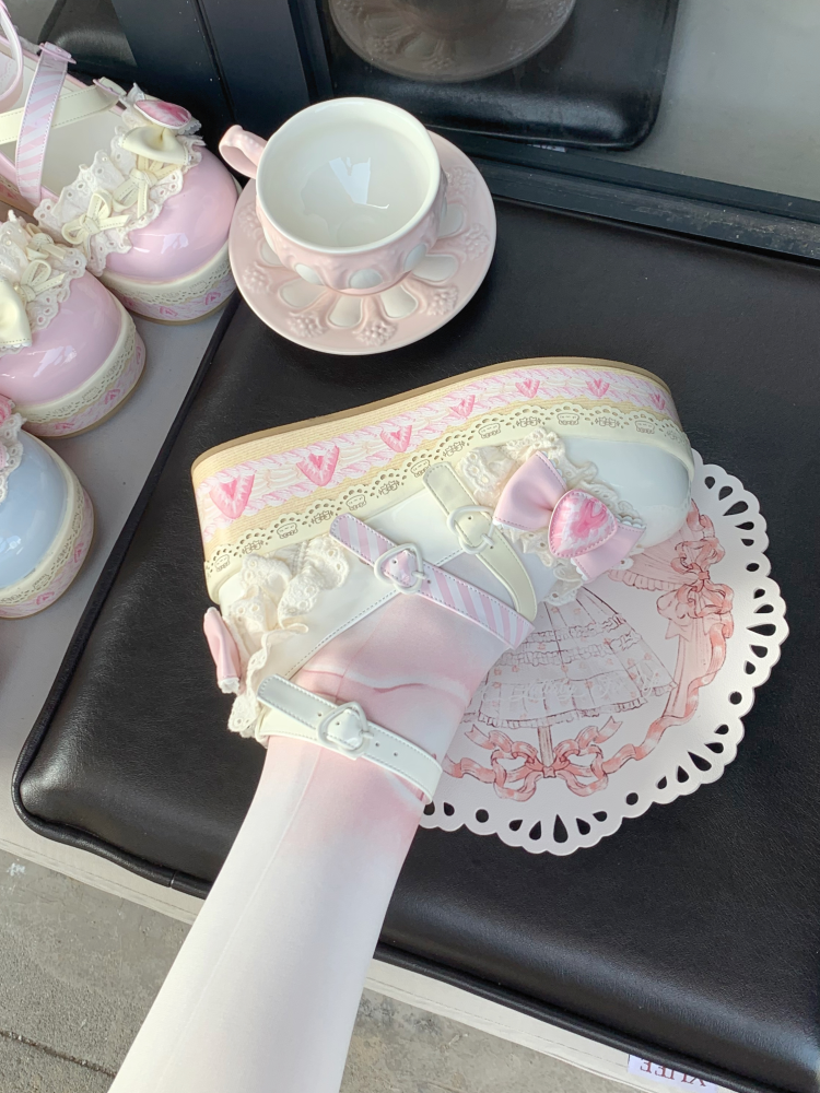 Aimee - Strawberry Limited - Platform Shoes with 3D Strawberry Cake Print - product detail 6