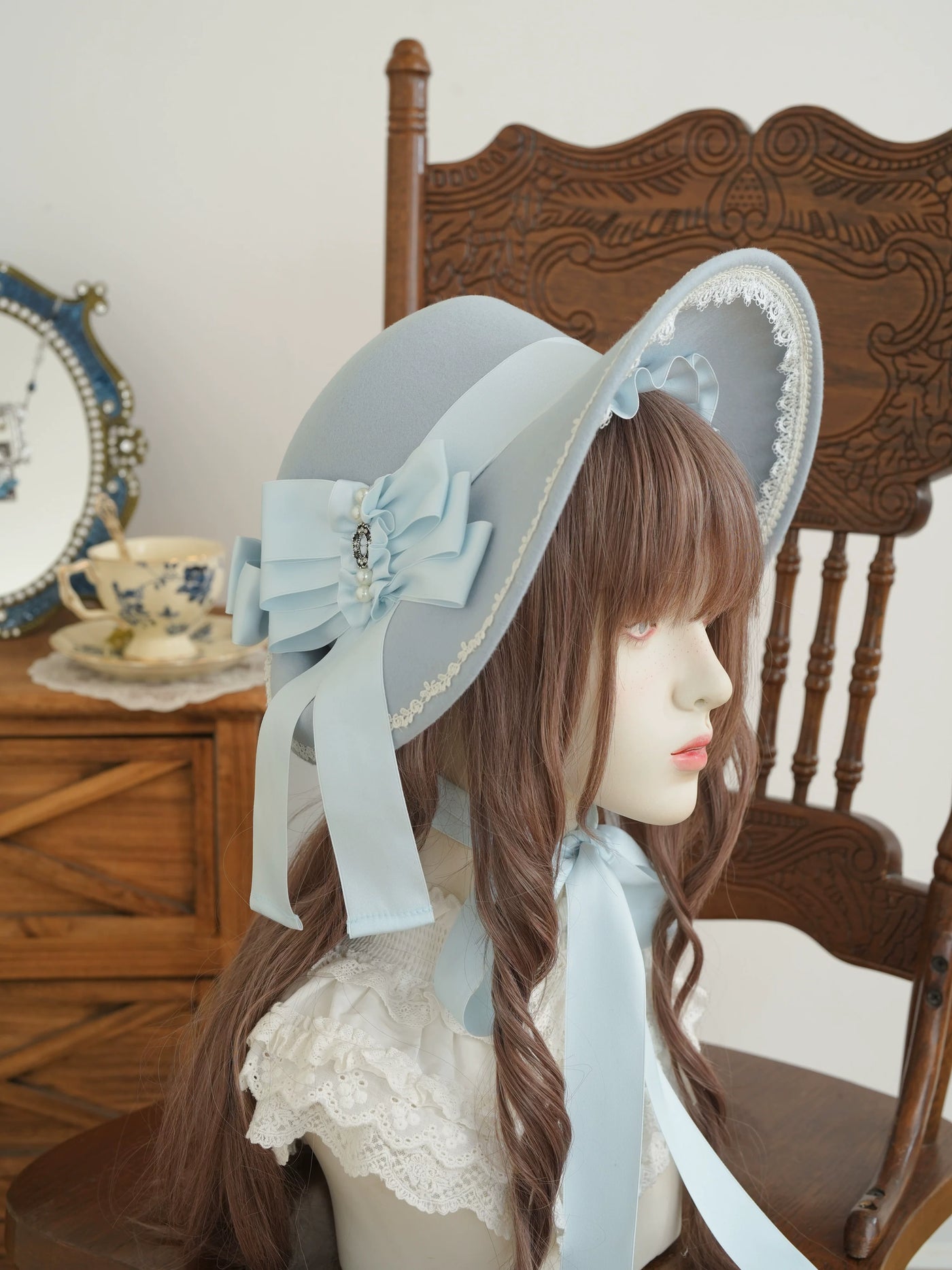 Star Box - Pearl Lady - Broad-Brim Bonnet with a Side Bow