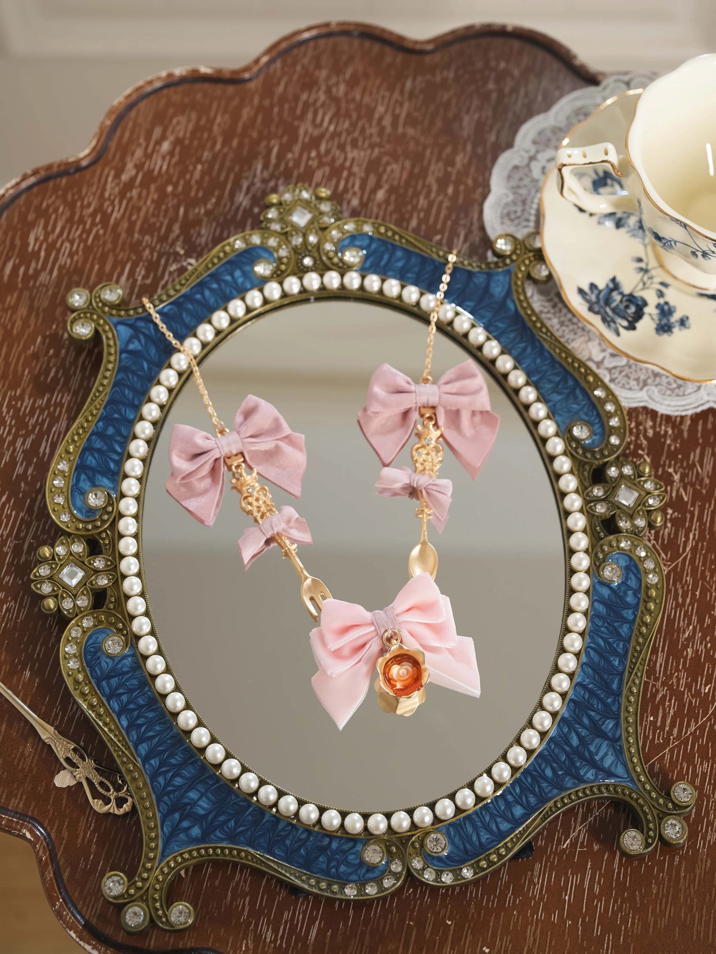 Star Box - Drink Me! - Bow and Flower Pendant Necklace
