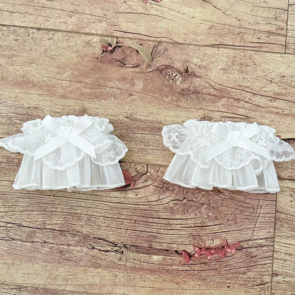 White-and-pink lace JSK with bows shown on a model alongside white lace hand sleeves.