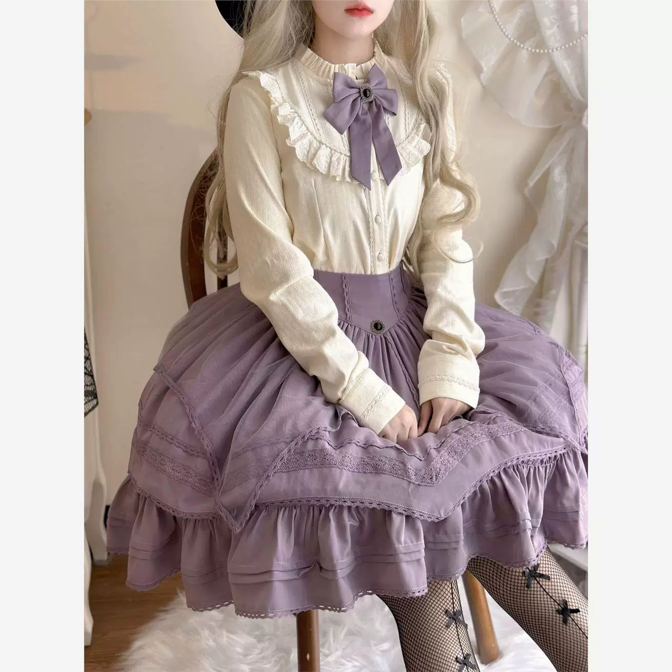 Sweetheart Dream Machine - Heiress Collar - Long-sleeve blouse with a ruffled lace collar