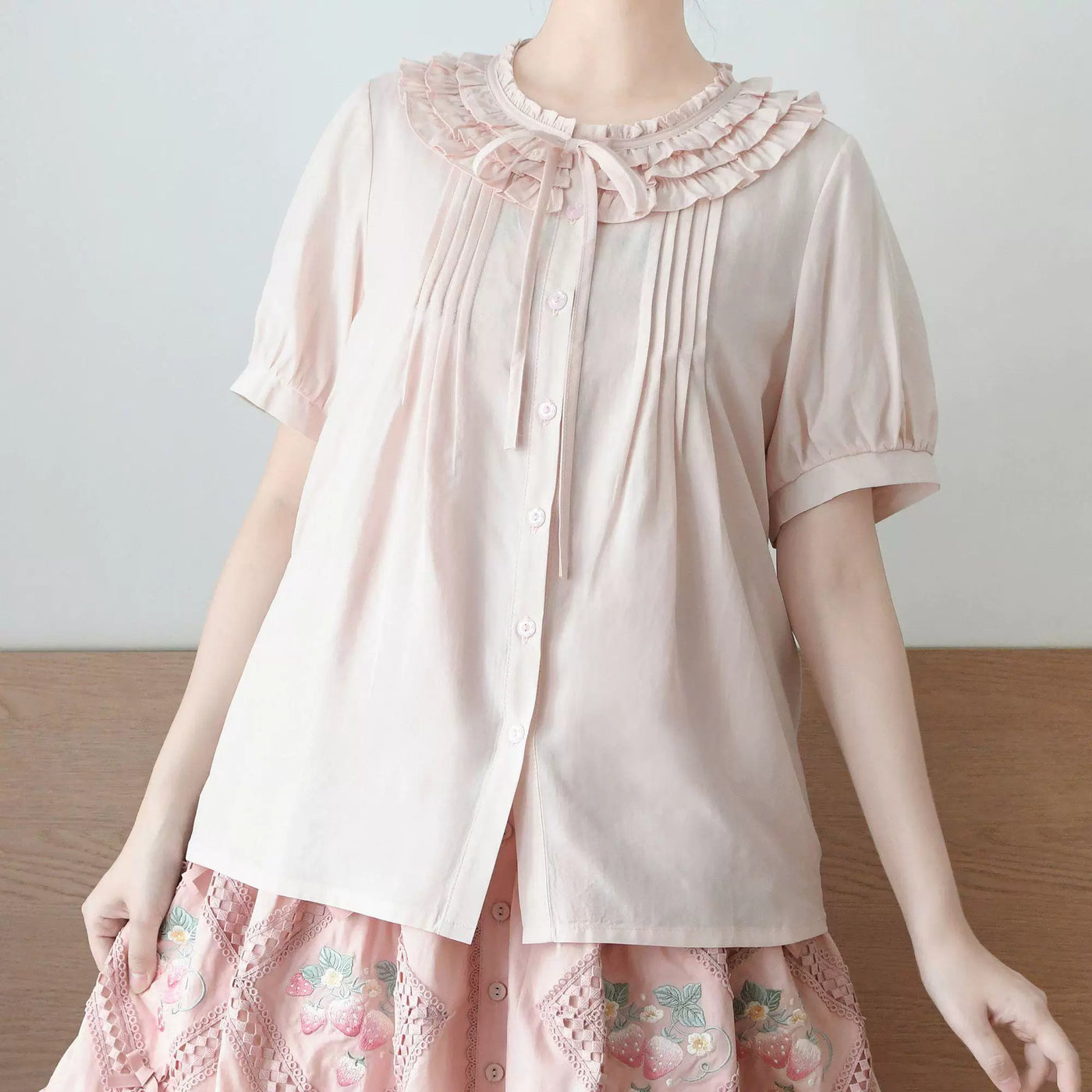 Sweetheart Dream Machine - Vintage Ruffle - Short-Sleeve Blouse with a Ruffled Collar