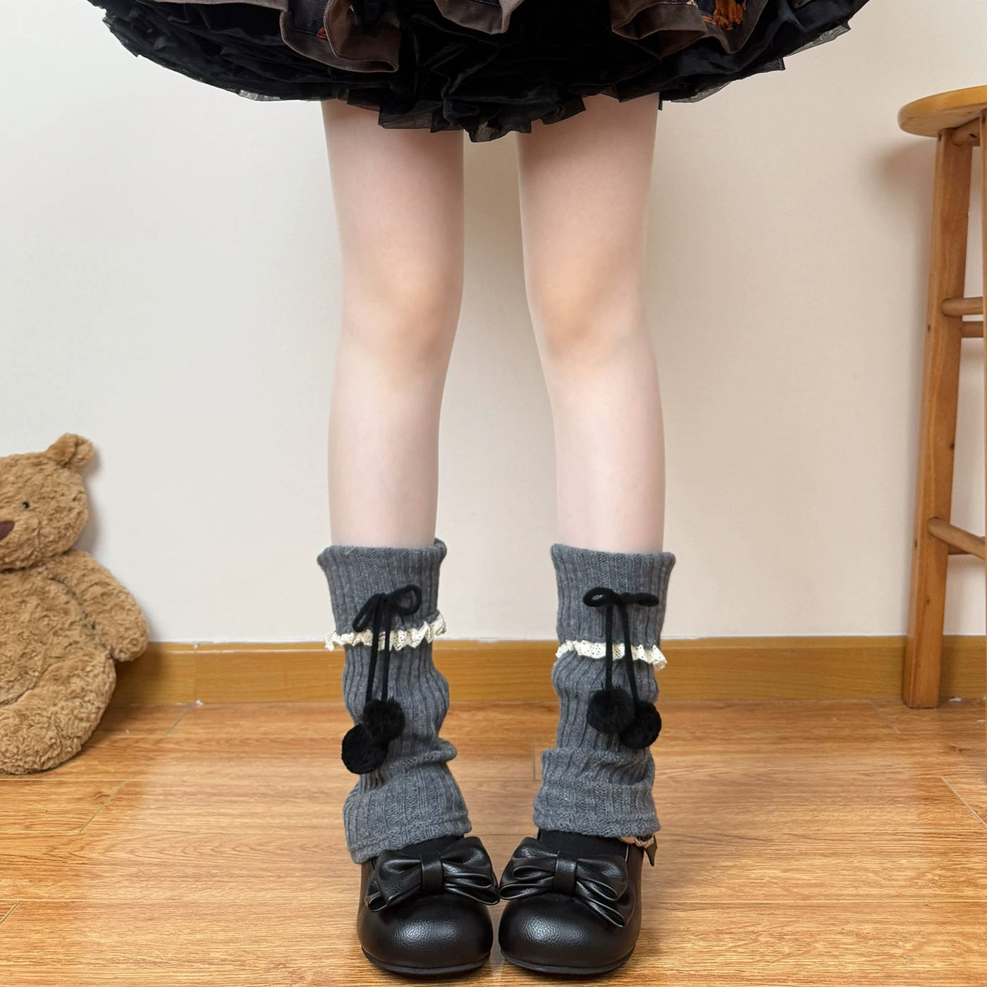 Chubby Bear Tales - Pom-Pom Ruffle - Knit Lolita leg warmers with lace bows