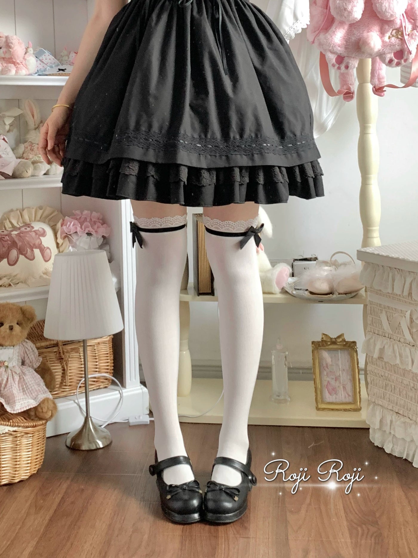 ROJI Doll-Style Lace Bow Lolita Socks – detail view 4