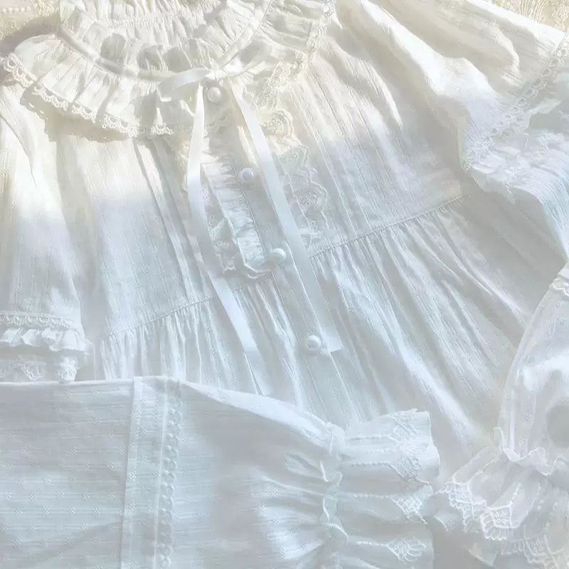 Sweetheart Dream Machine - Ruffle Collar - White long-sleeve blouse with lace-trimmed cuffs