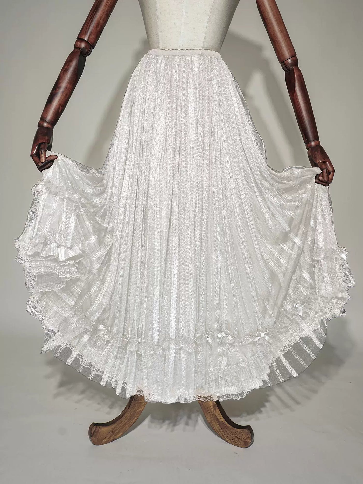 Suhua Yipai - Vineyard Lace - Convertible Overskirt & Petticoat - detail view 3