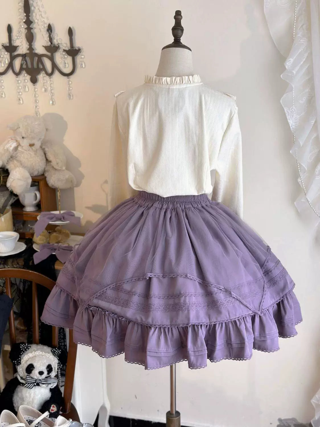 Sweetheart Dream Machine - Heiress Collar - Long-sleeve blouse with a ruffled lace collar