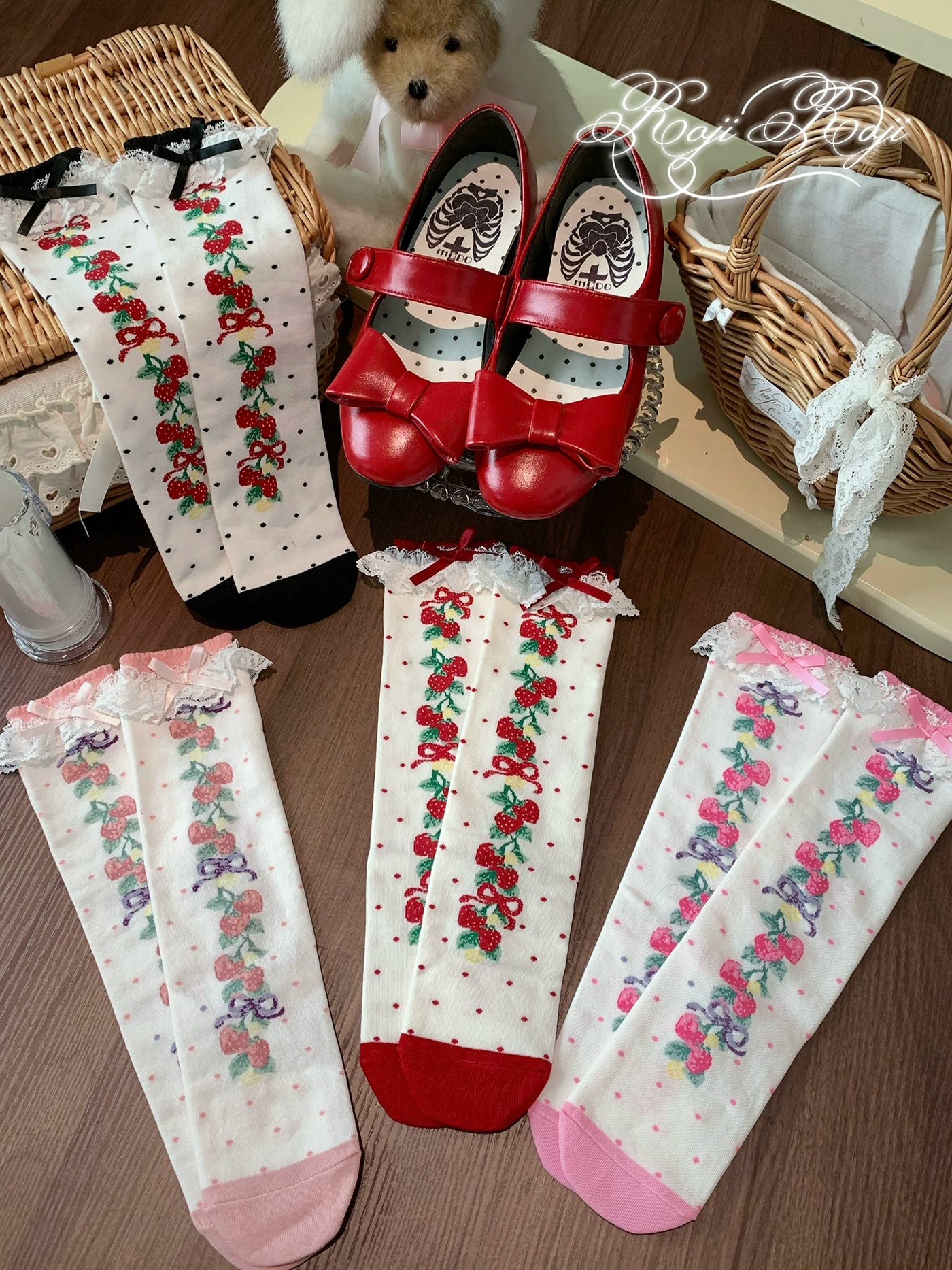 Roji Roji Strawberry Atlas cotton mid-calf Lolita socks - view 4