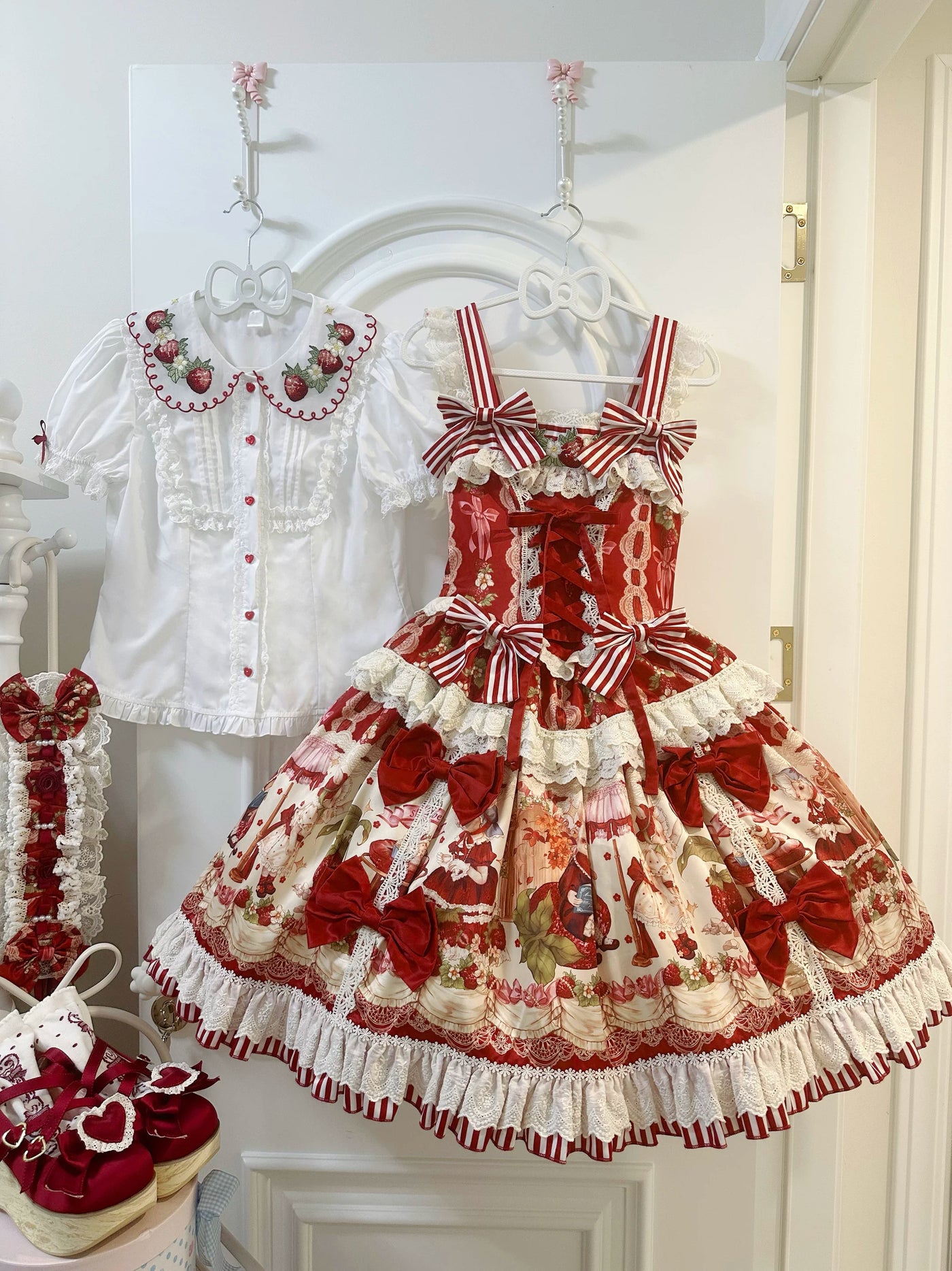 Fantasy Strawberry Garden - Short-Sleeve Lolita Blouse - detail view 3
