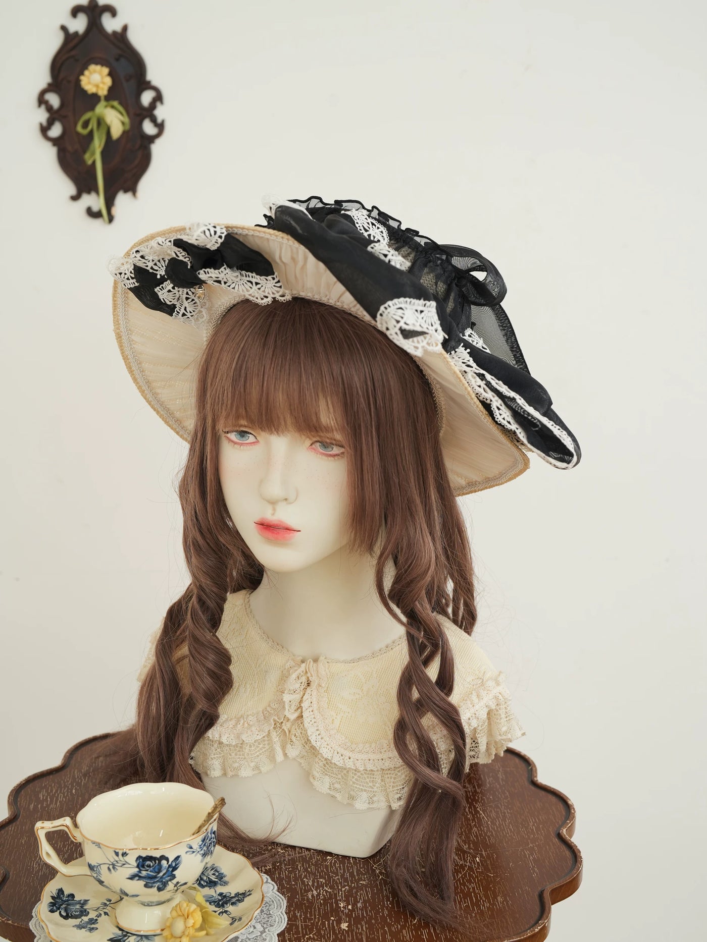 Star Box - Fresh Lace Bow - Natural Straw Hat with Lace Trim