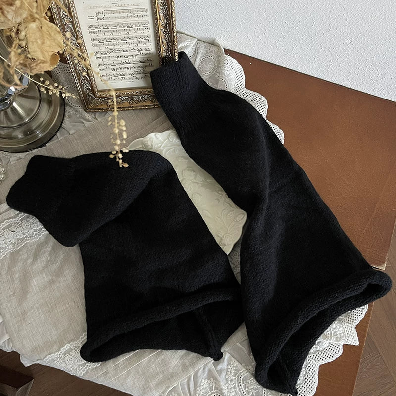 Sock Noble - Subculture Cross Charm - Legwear with Cross-and-Chain Details