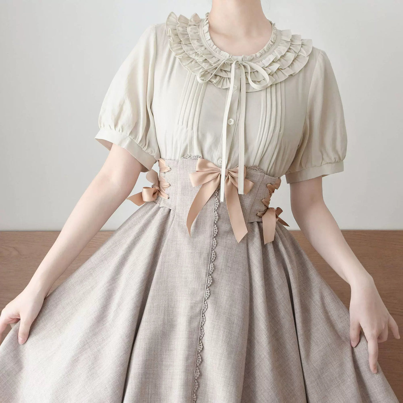 Sweetheart Dream Machine - Vintage Ruffle - Short-Sleeve Blouse with a Ruffled Collar