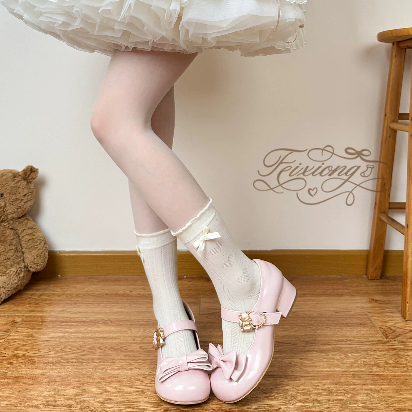 Small bow variant of Cream Pudding Lolita mid-calf lace socks