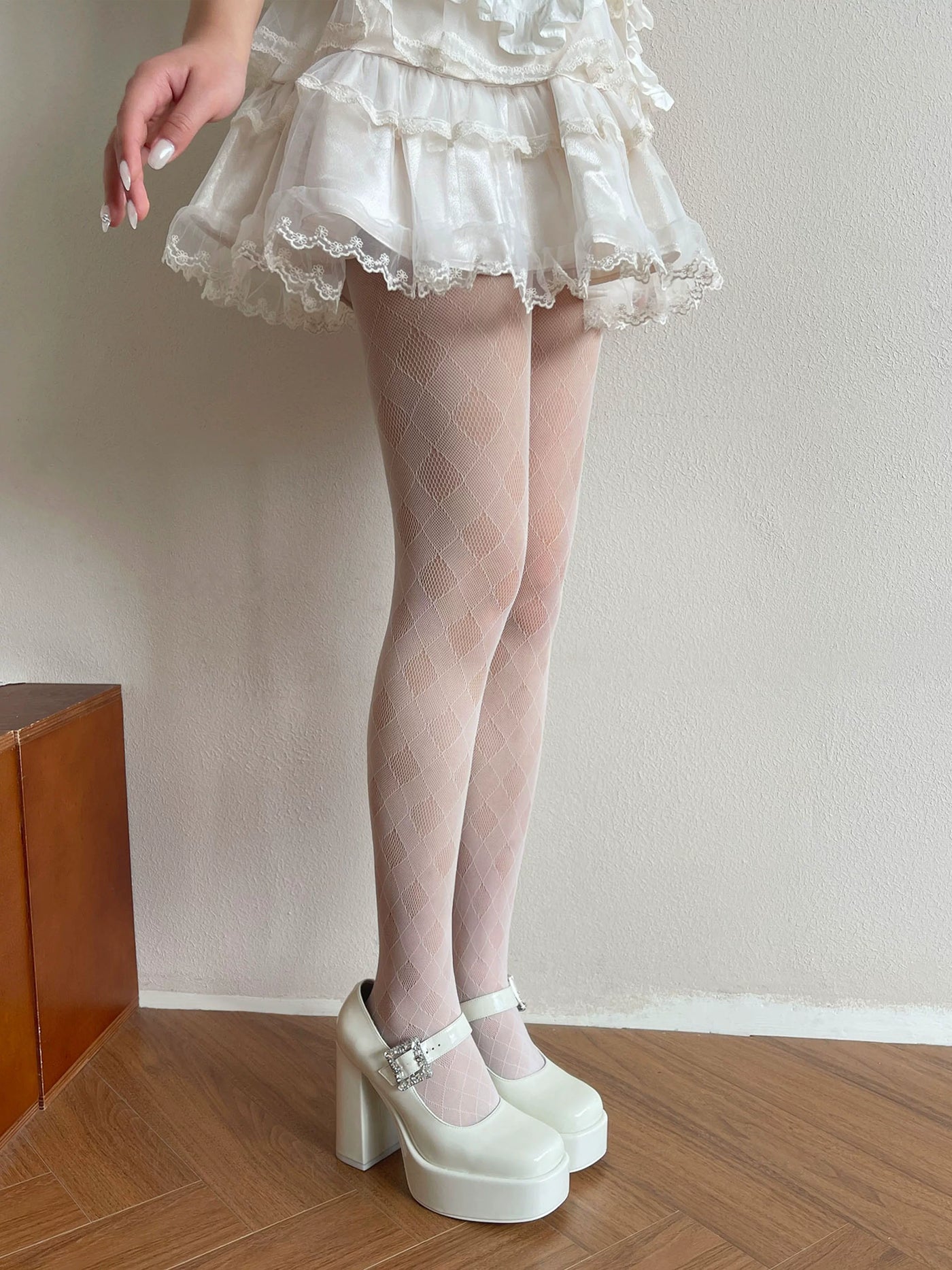 Sock Noble - Diamond Lattice - White Pantyhose with a Diamond-Mesh Pattern