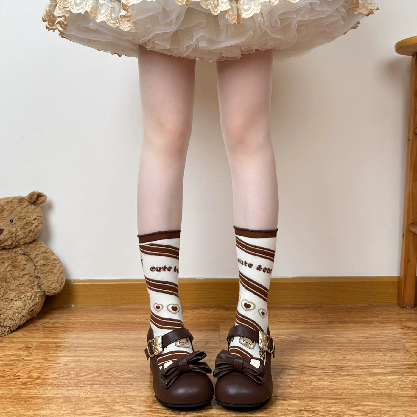 Chubby Bear Tales - Chocolate Bear - Coffee-brown mid-calf socks with bow motifs