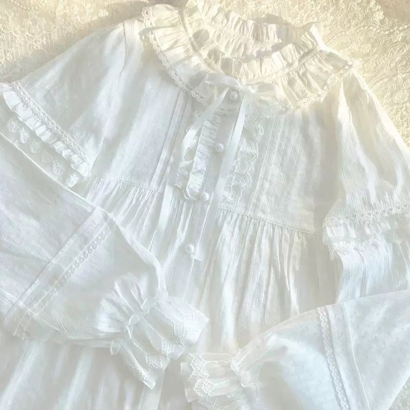 Sweetheart Dream Machine - Ruffle Collar - White long-sleeve blouse with lace-trimmed cuffs