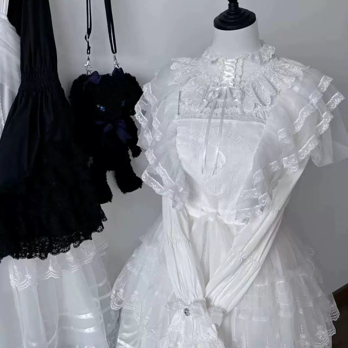 Sweetheart Dream Machine - Angel Coronation Ceremony - Lace inner-layer blouse with a crossover collar