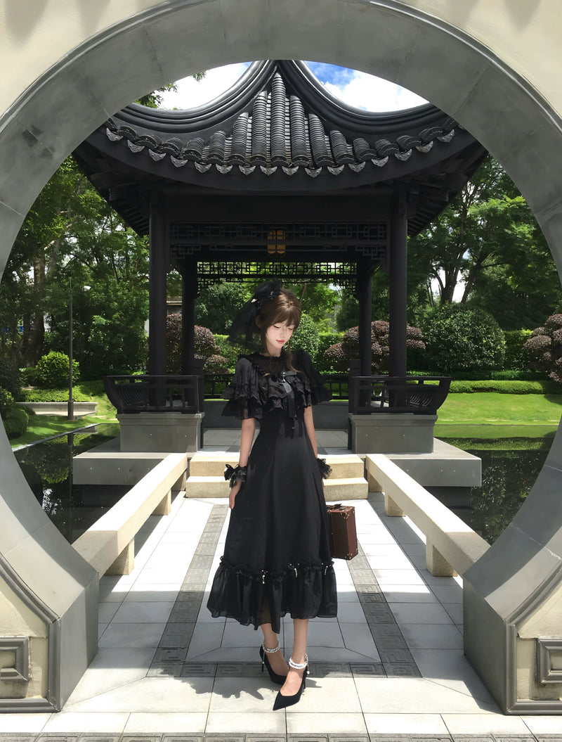 Aqua Dream - Yunxi - White and Black Classic Lolita OP Dress with a Defined Waist