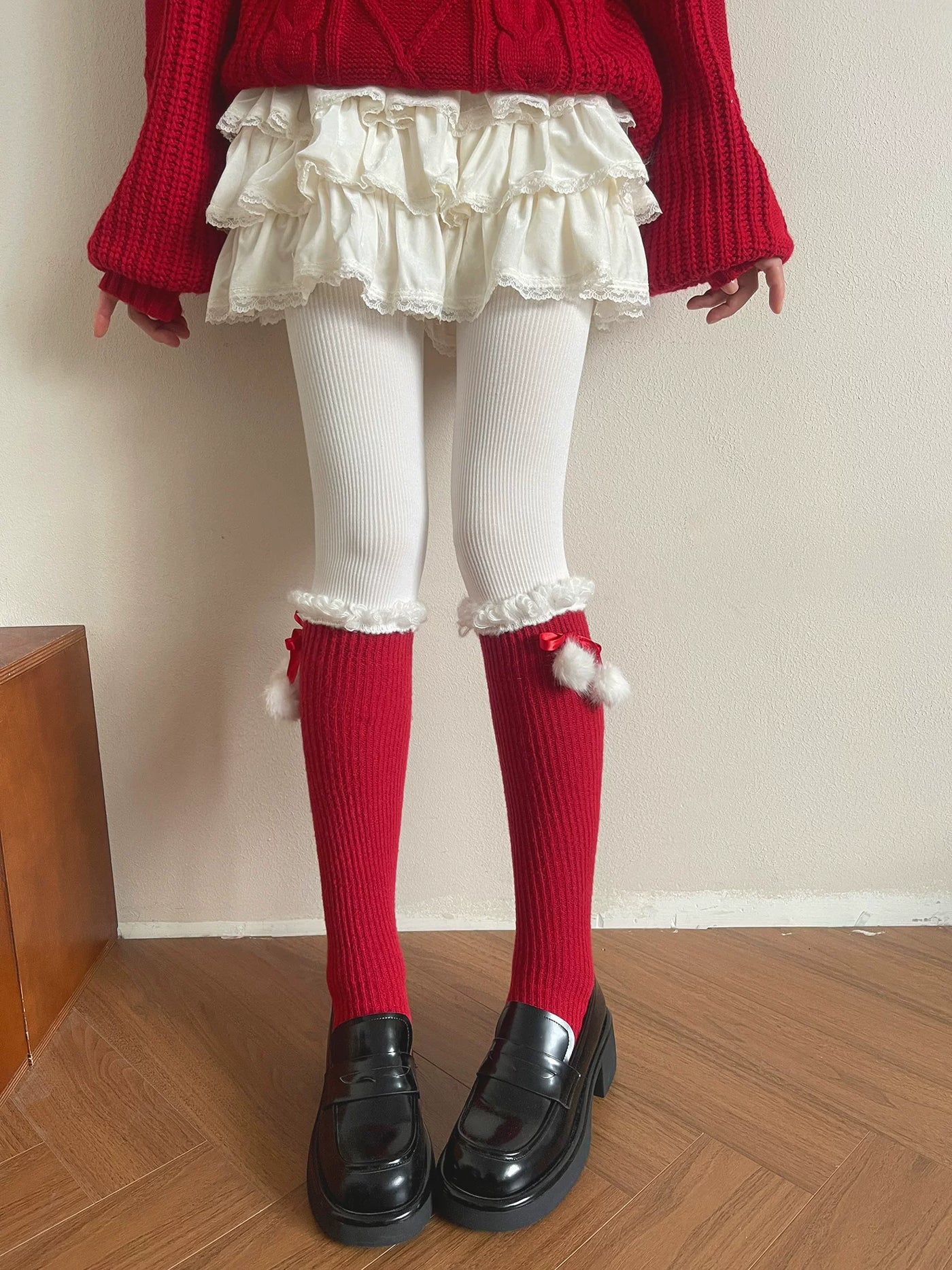 Sock Noble - Winter Scarlet - Scrunch socks with curly white trim