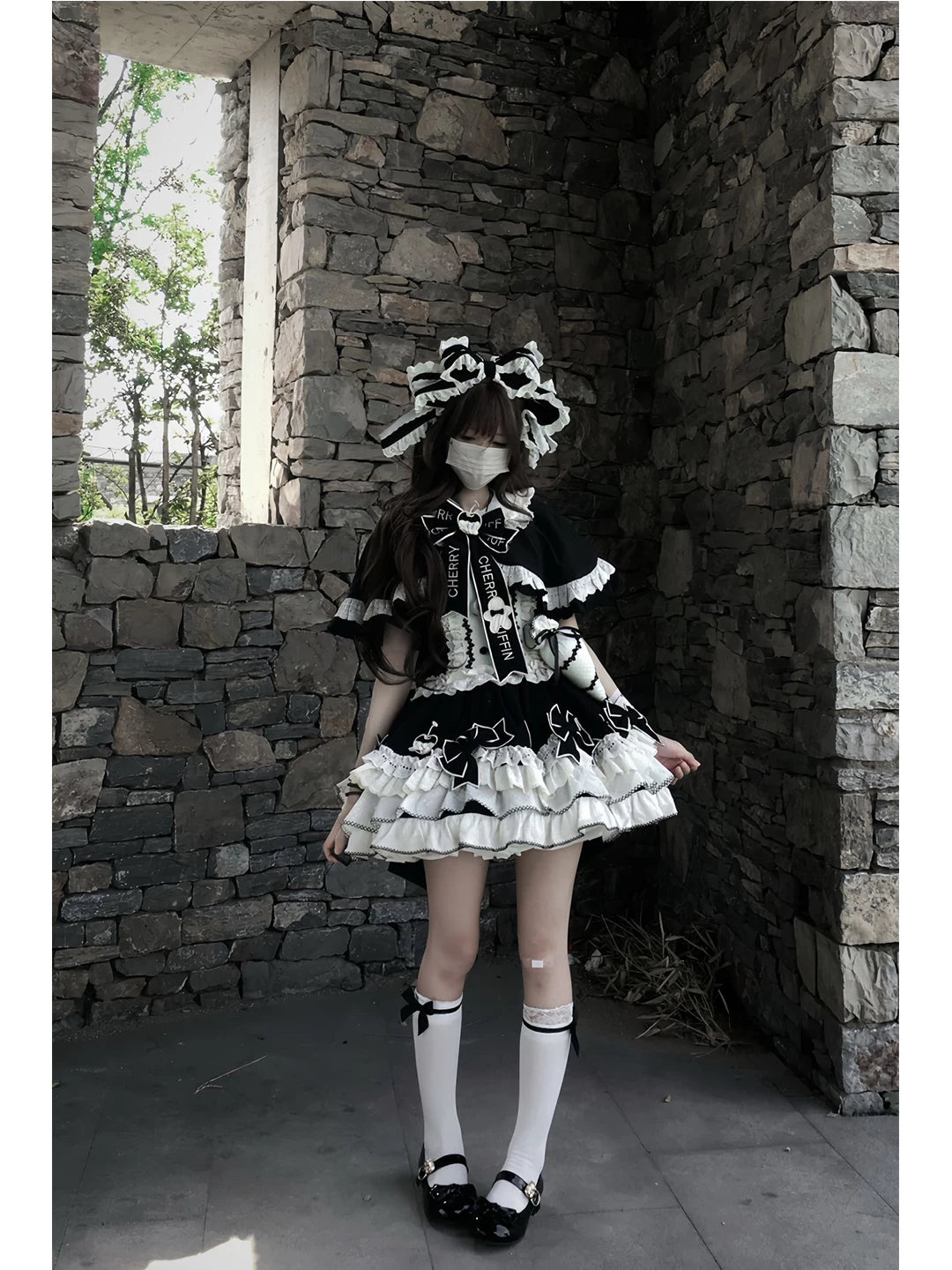 Creamy - Pastry Chef - Black JSK set with a white-ruffled cape