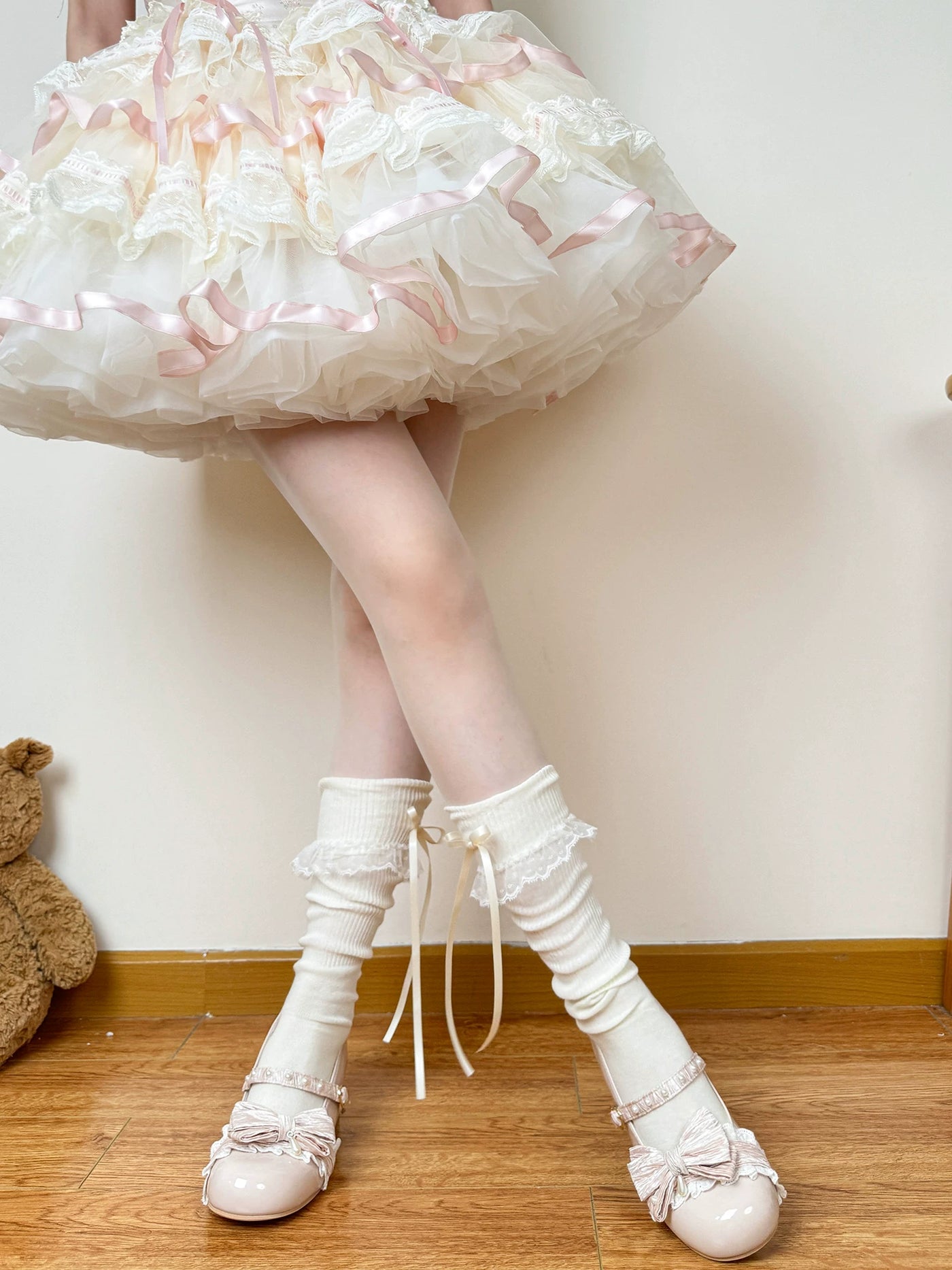 Chubby Bear Tales - Cream Ballet Lace - Bow-Trimmed Lolita Socks