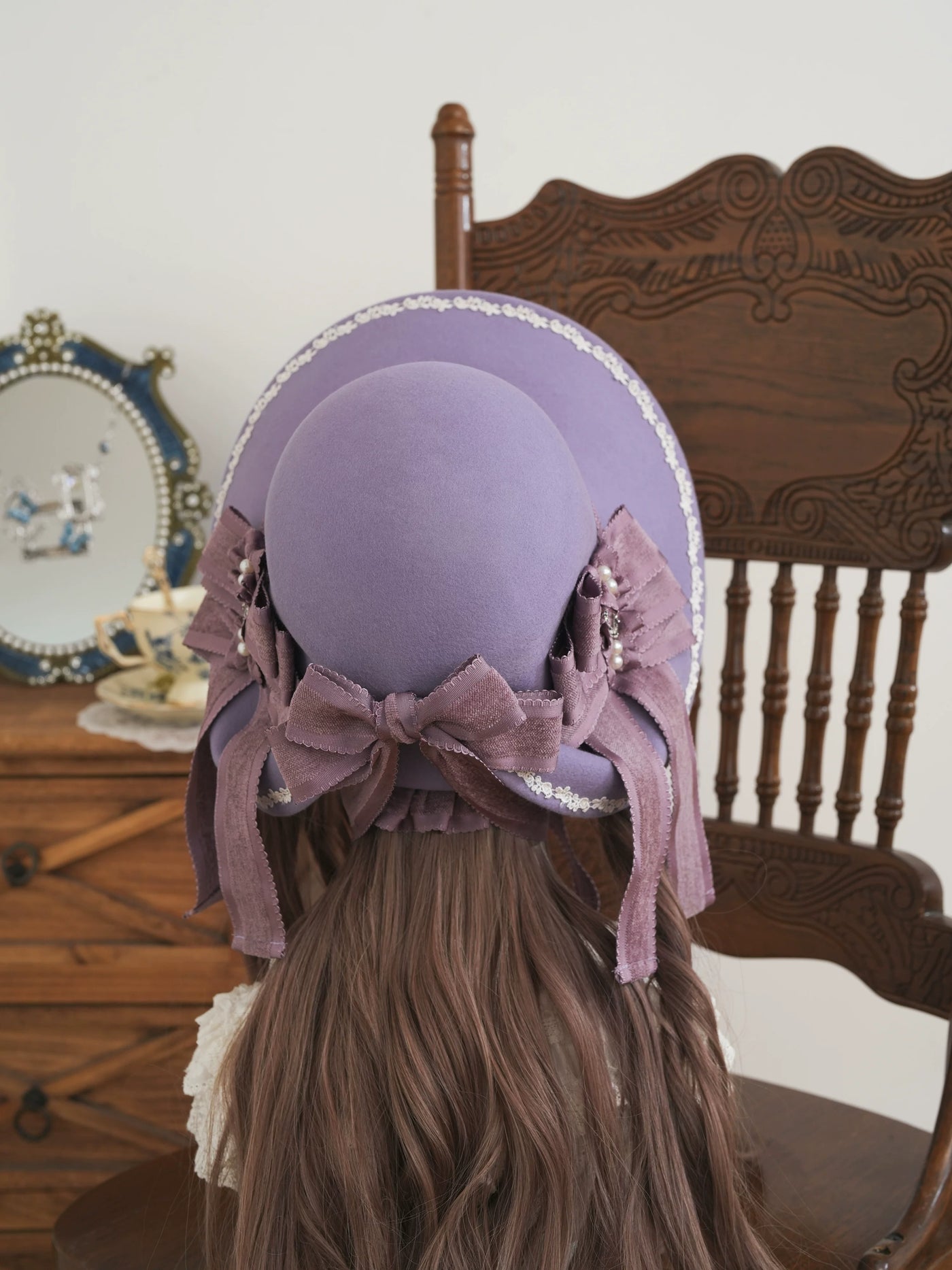 Star Box - Pearl Lady - Broad-Brim Bonnet with a Side Bow