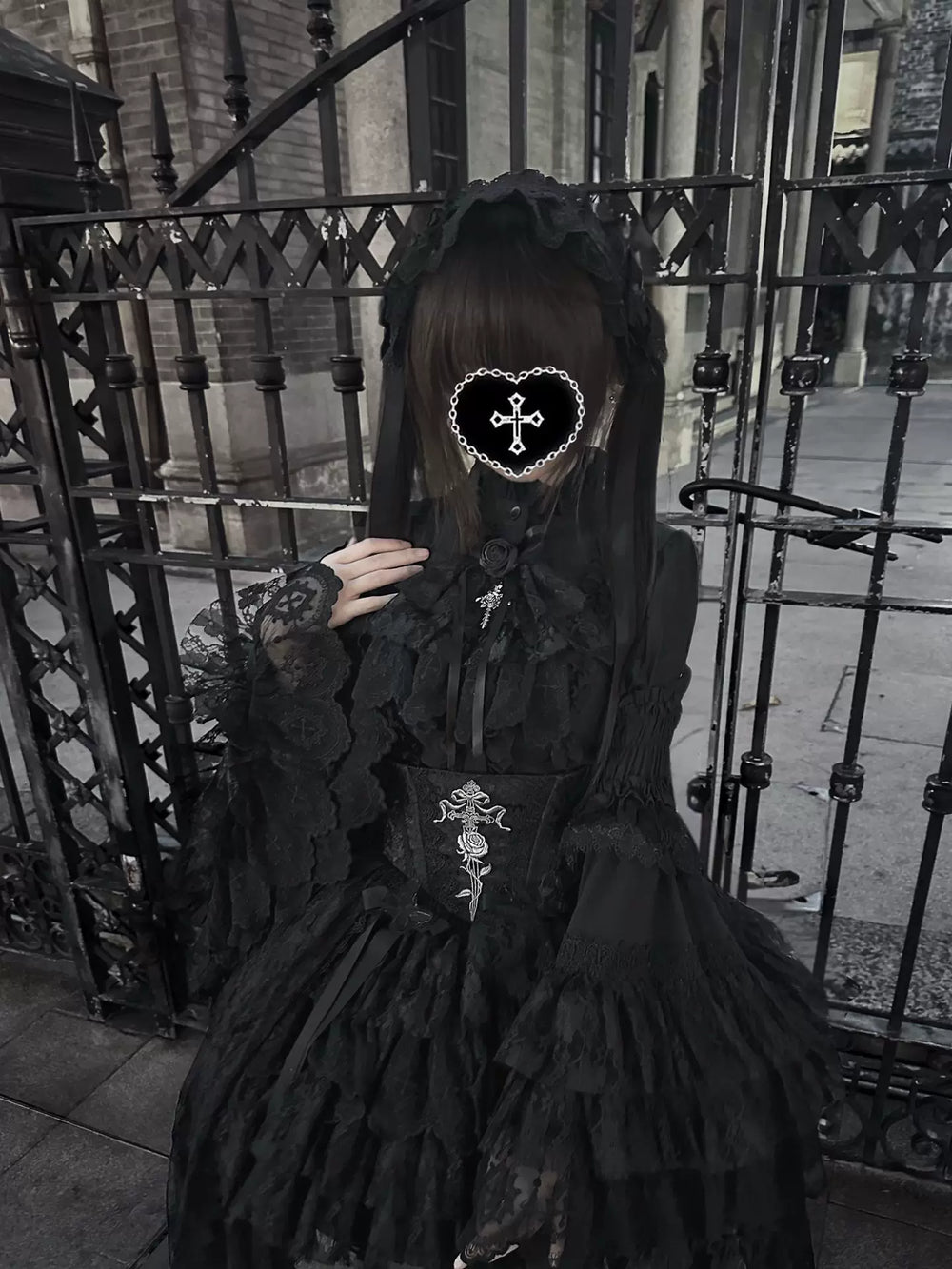 Black blouse and high-low waist-cincher skirt set with detachable hime sleeves shown on a model.