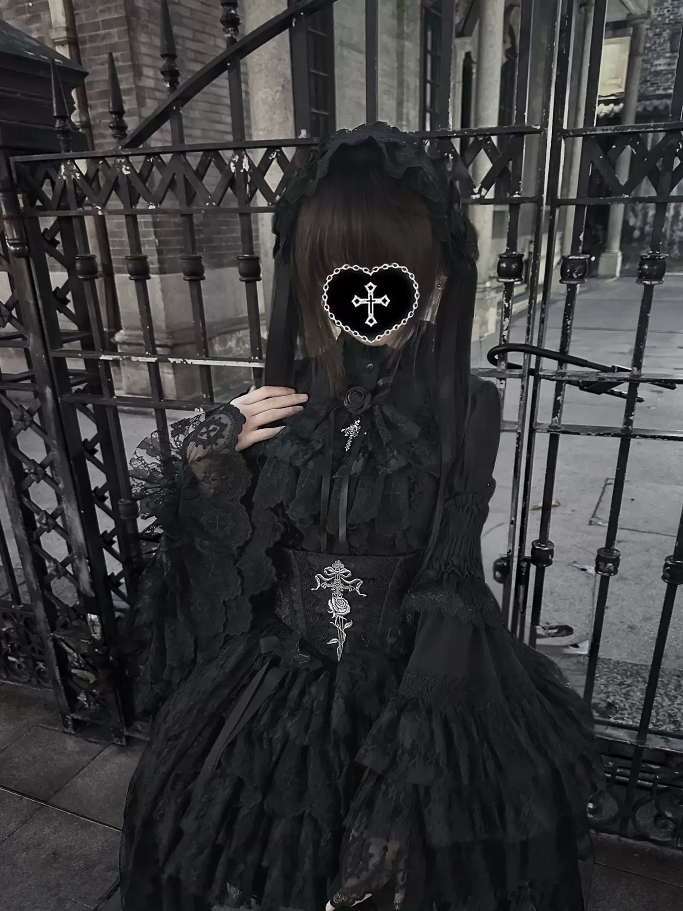 Black blouse and high-low waist-cincher skirt set with detachable hime sleeves shown on a model.