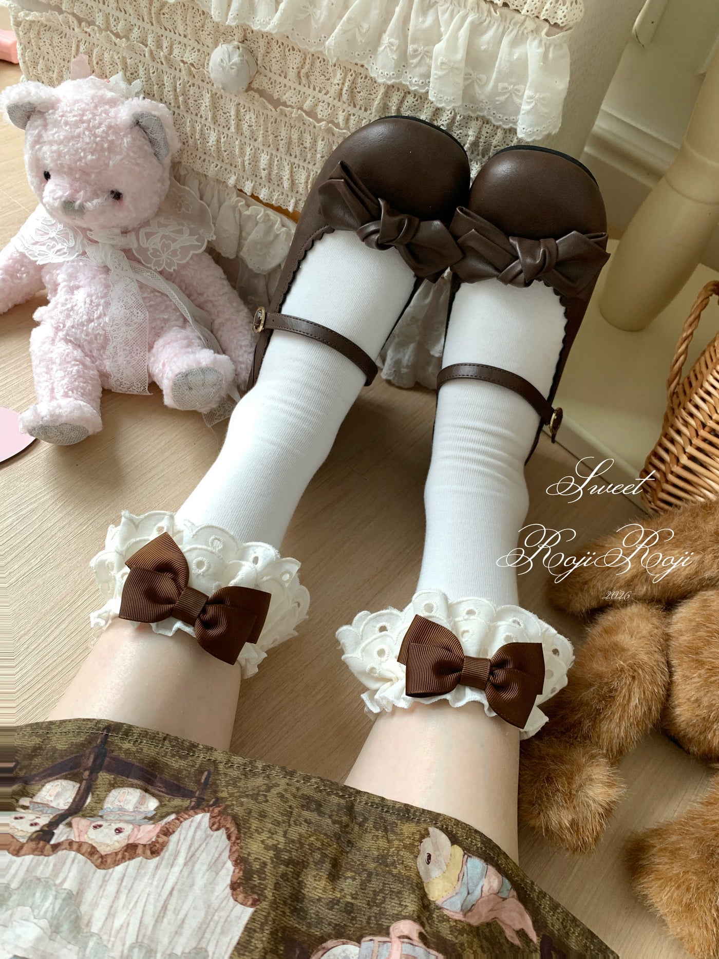 roji roji - Rose Tea Party - Cotton Mid-Calf Socks with Lace Cuffs and Bows - product detail