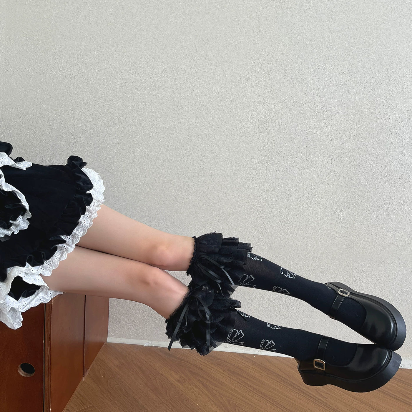 Sock Noble - Tiered lace bow mid-calf socks - Socks