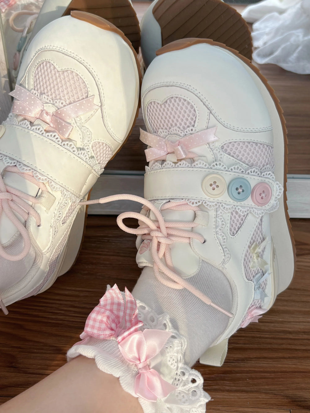 Sheep Puff Little Button Lo-Run Lolita Sneakers showing white shoes with sheep and button details, casual footwear for kids.
