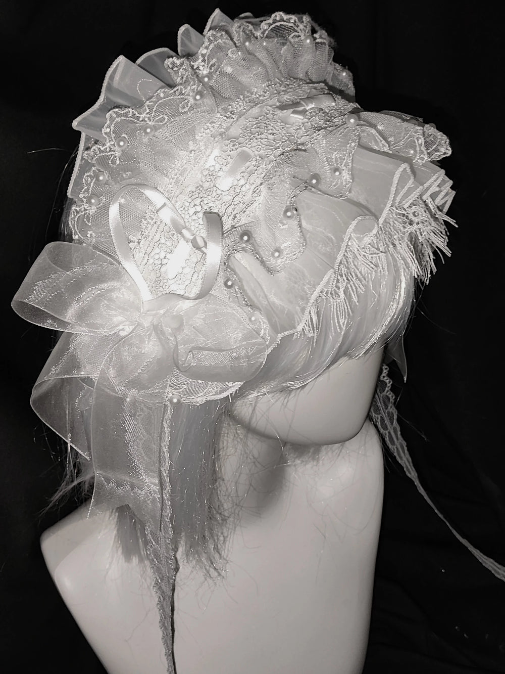 Pure white and pure black eyelash lace hairbands displayed on mannequins.
