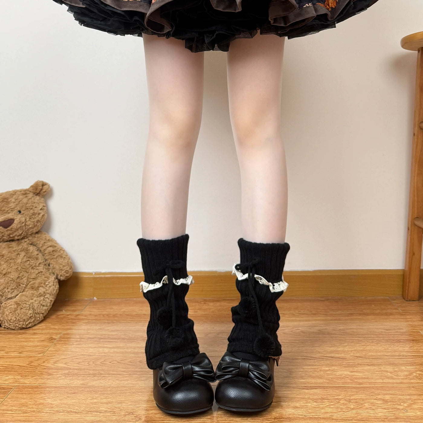 Chubby Bear Tales - Pom-Pom Ruffle - Knit Lolita leg warmers with lace bows