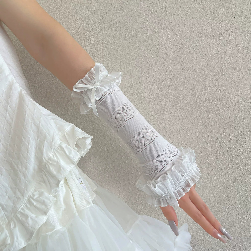 Sock Noble white lace arm sleeves with ruffled cuffs and bows