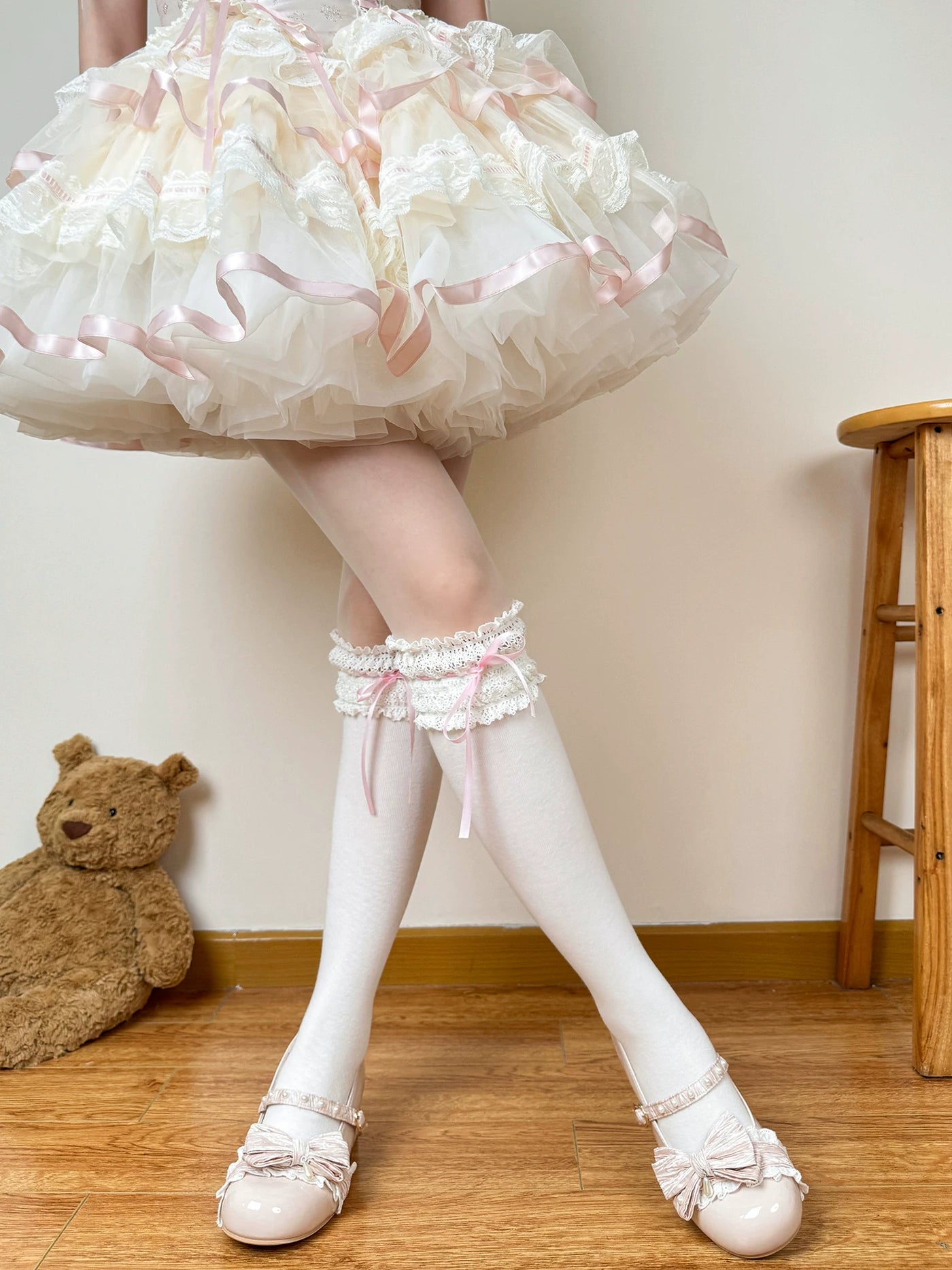 Chubby Bear Tales - Cream Ballet Lace - Bow-Trimmed Lolita Socks