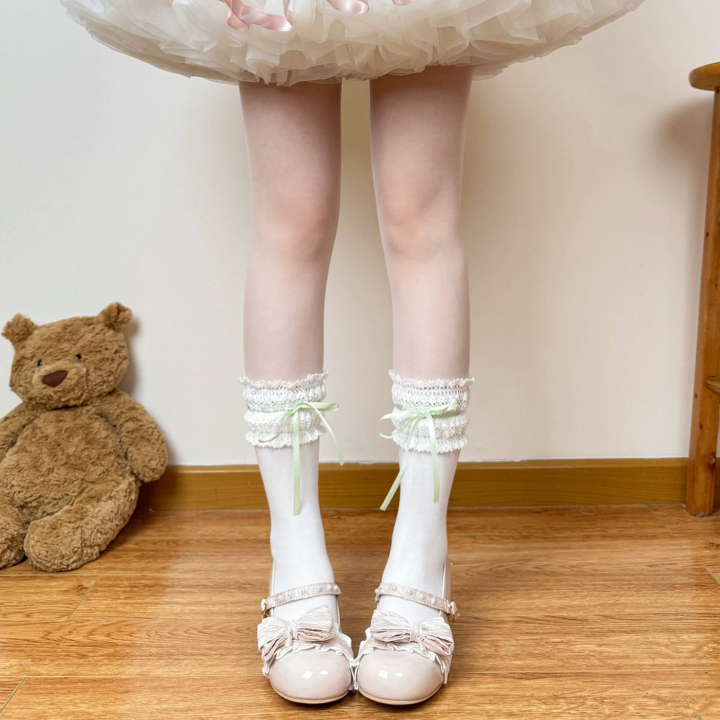Chubby Bear Tales - Cream Ballet - Mid-short socks with lace cuffs and ribbon bows