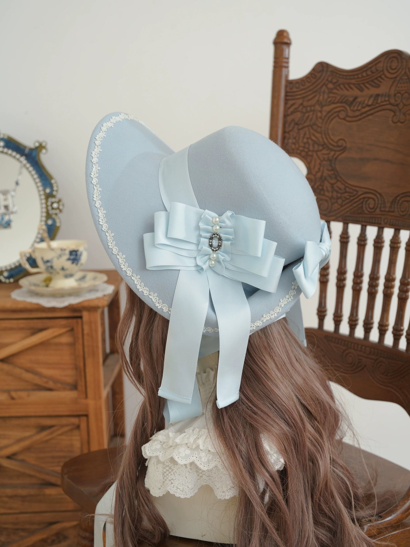 Star Box - Pearl Lady - Broad-Brim Bonnet with a Side Bow