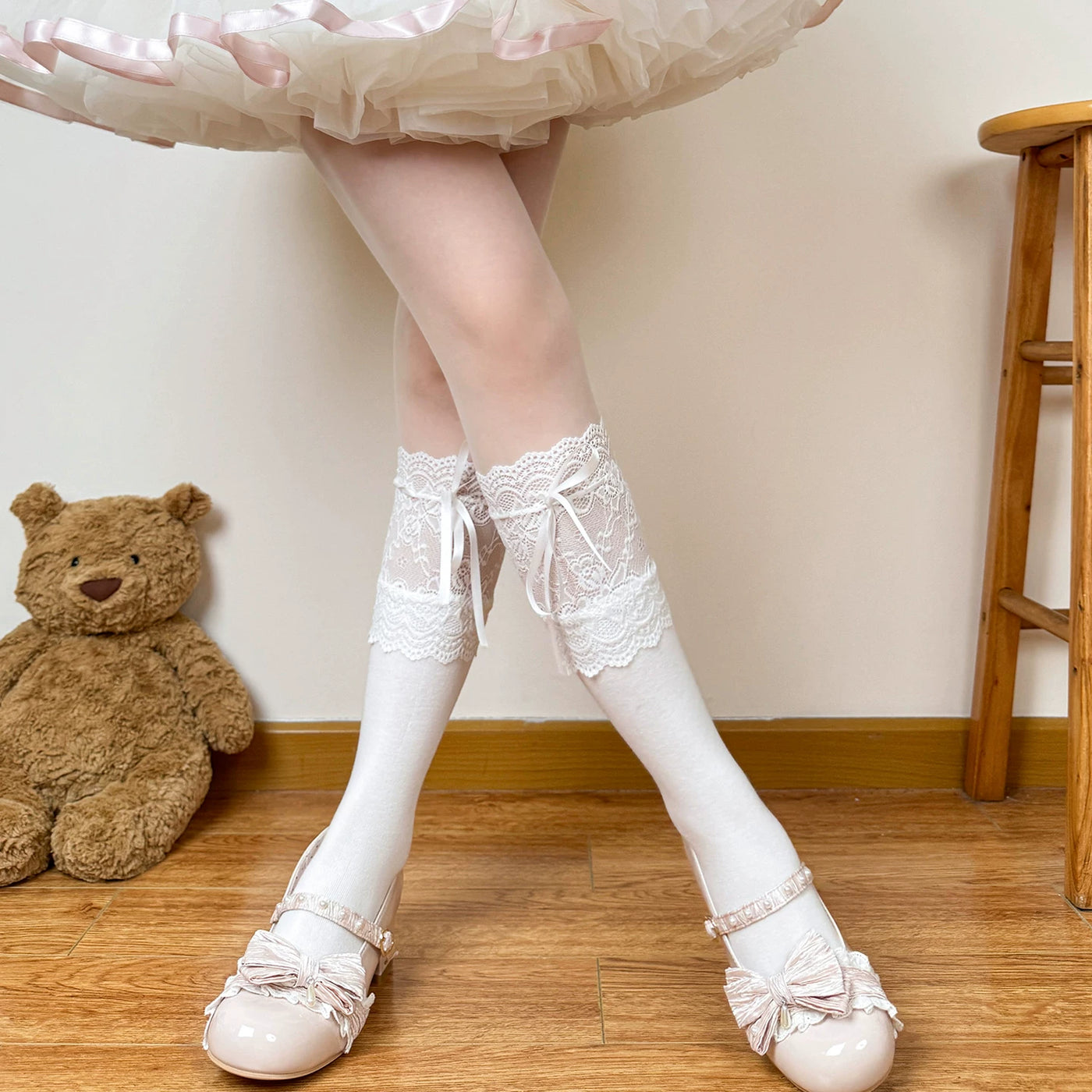 Chubby Bear Tales - Cream Ballet Lace - Bow-Trimmed Lolita Socks