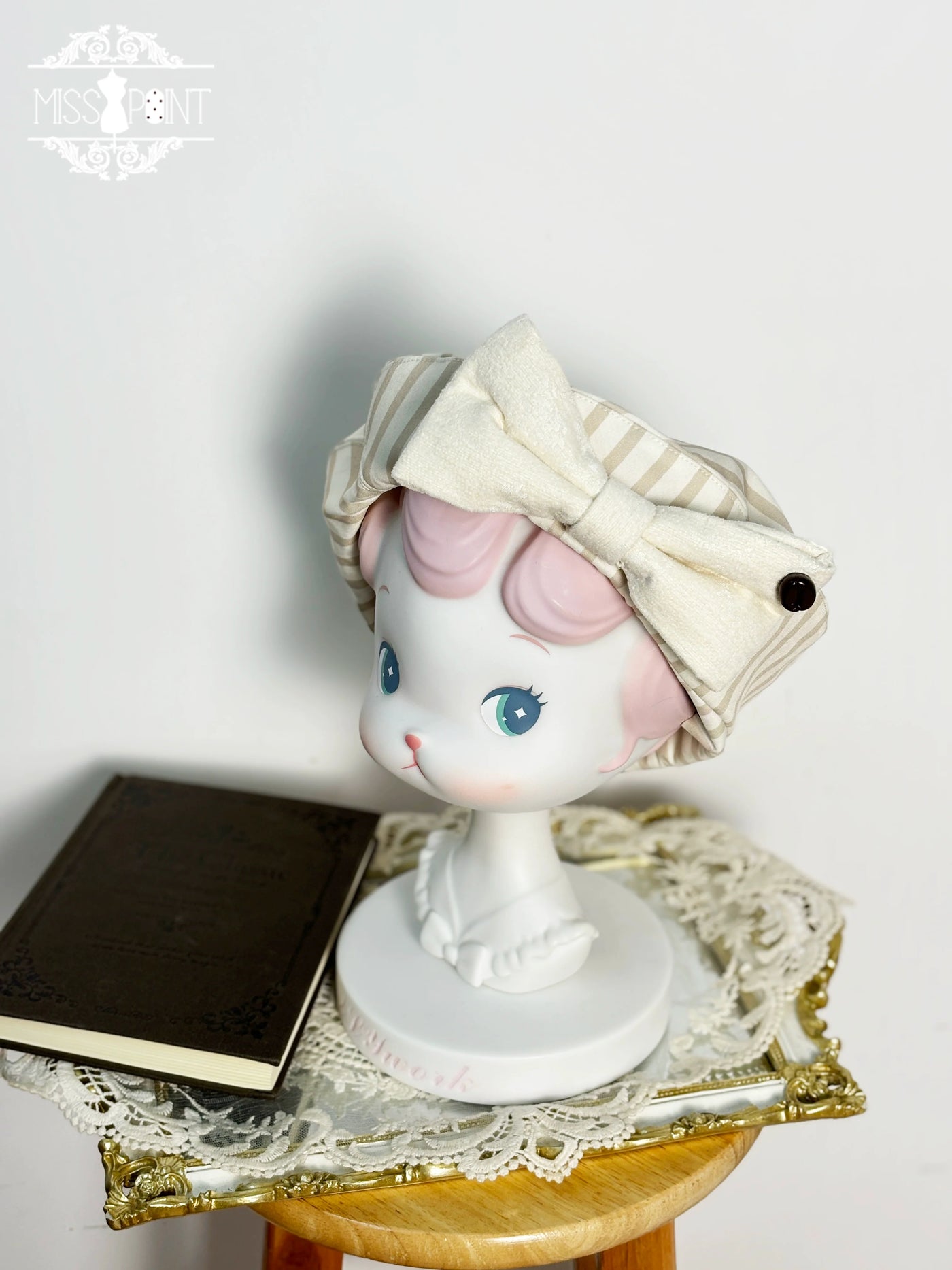 Classical Chocolate - Classic Lolita Accessory Bowler Hat BNT Beret Jabot Beret - Off white
